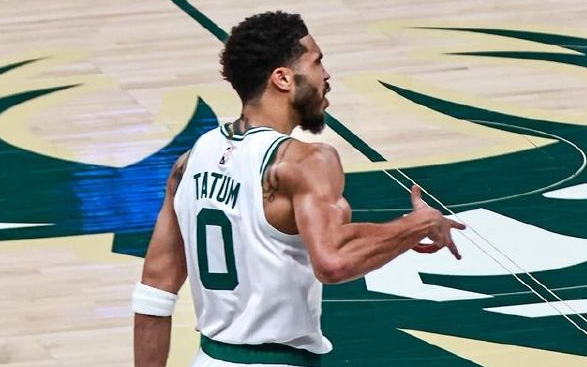 塔图姆意外战胜美国队，出色防守引爆全场！上演精彩一战